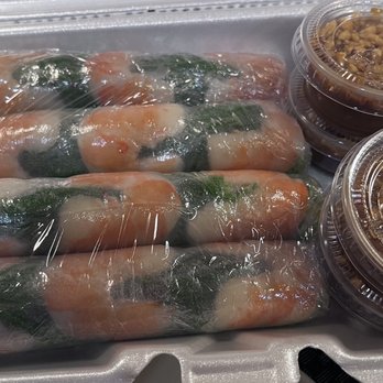 Pho 7 - Fresh shrimp and veggie rolls with peanut sauce delivered beautifully. - Vietnamese Near Me - Vienna, Virginia