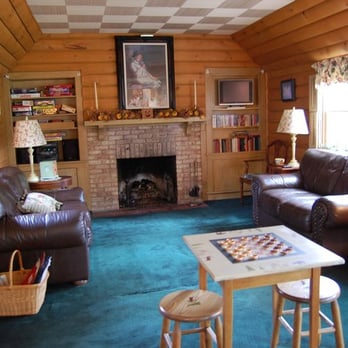 Lazy Cloud Lodge - Lobby - Bed & Breakfast Near Me - Fontana, Wisconsin