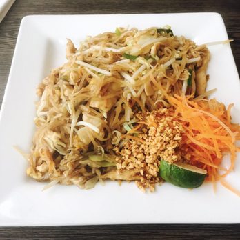 Pinto Thai Kitchen - Pad thai chicken! - Thai Near Me - Evanston, Illinois Pinto Thai Kitchen - Pad thai chicken! - Thai Near Me - Evanston, Illinois