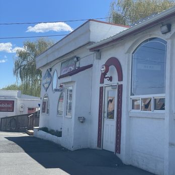Red Horse Diner - Outside - Burgers Near Me - Ellensburg, Washington Red Horse Diner - Outside - Burgers Near Me - Ellensburg, Washington