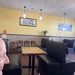 En Lai Chinese Kitchen - A look at the inside decor