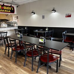 Bombay Curry Pizza - A clean and modern dining area
