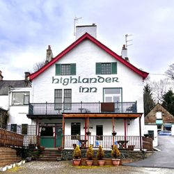 Highlander Inn - Outside