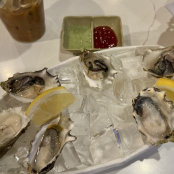 Ocean Grill & Bar - Raw oysters - Vietnamese Near Me - Chicago, Illinois Ocean Grill & Bar - Raw oysters - Vietnamese Near Me - Chicago, Illinois