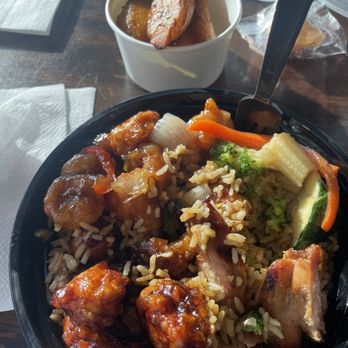 Chino-Mex - Pineapple chicken, jalapeño chicken, veggies, teriyaki chicken, plantains - Chinese Near Me - Chandler, Arizona Chino-Mex - Pineapple chicken, jalapeño chicken, veggies, teriyaki chicken, plantains - Chinese Near Me - Chandler, Arizona