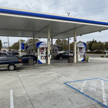 ampm - a gas station - Convenience Stores Near Me - San Leandro, California