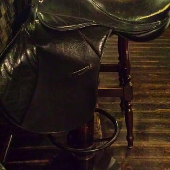 Zum Pferdestall - An der Bar kann man auch wie auf einem Pferd sitzen. - German Near Me - Leipzig, SN