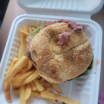 Kelly's Roast Beef - Sandwiches Near Me - Medford, Massachusetts Kelly's Roast Beef - Sandwiches Near Me - Medford, Massachusetts