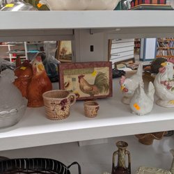 Many Hands Thrift Market