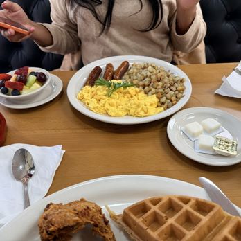 Breakfast House Lincoln Park - Eggs, Potatoes, Apple Sausage - Breakfast & Brunch Near Me - Chicago, Illinois Breakfast House Lincoln Park - Eggs, Potatoes, Apple Sausage - Breakfast & Brunch Near Me - Chicago, Illinois