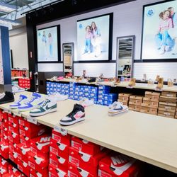 Off Broadway Shoe Warehouse