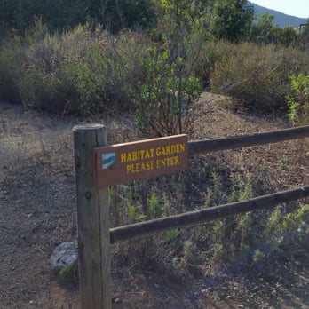 Highland Valley Trail - Small path next to parking lot. - Hiking Near Me - Escondido, California Highland Valley Trail - Small path next to parking lot. - Hiking Near Me - Escondido, California