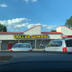 Dollar General - Front entrance