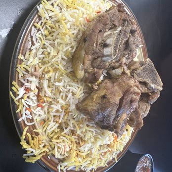 Almandi Restaurant - a plate of chicken and rice - Halal Near Me - Buffalo, New York