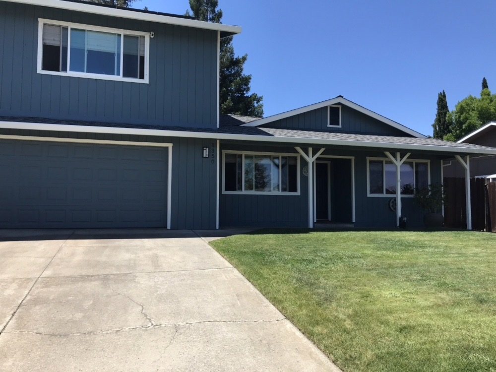 Slide of R&R Roofing