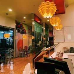 Yo Love Frozen Yogurt - Inside