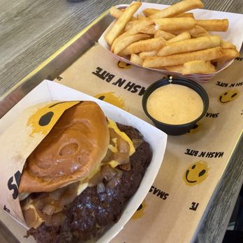 Smash N Bite - Burgers Near Me - Sherman Oaks, California Smash N Bite - Burgers Near Me - Sherman Oaks, California