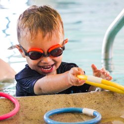 Making Waves Swim School - Fun with rings!