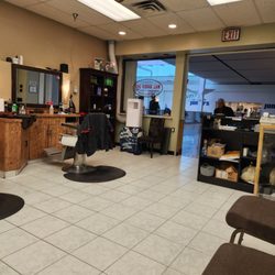 Plymouth Mall Barbershop - Front entrance from the Mall