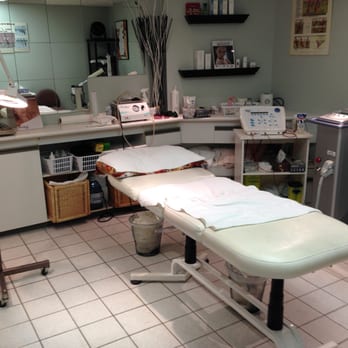 The Gentle Touch - Comfortable treatment room - with complimentary phone charging. - Laser Hair Removal Near Me - Vancouver, British Columbia The Gentle Touch - Comfortable treatment room - with complimentary phone charging. - Laser Hair Removal Near Me - Vancouver, British Columbia
