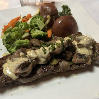 The Sow's Ear - Steak Special with Mushrooms and Vegetables - Cafes Near Me - Cambria, California