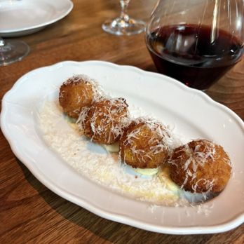 La Connessa - Arancini (8/10): The saffron was nice, and the rice texture was actually pretty good - Cocktail Bars Near Me - San Francisco, California La Connessa - Arancini (8/10): The saffron was nice, and the rice texture was actually pretty good - Cocktail Bars Near Me - San Francisco, California