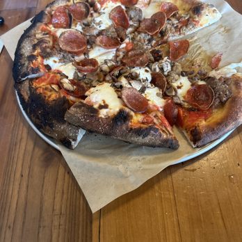 Woodfire - Pizza mushroom pepperoni ans sausage with cheese crust is burnt - Pizza Near Me - West Dundee, Illinois