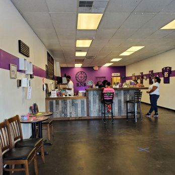 Raider Nutrition - customers at the counter of a fast food restaurant - Juice Bars & Smoothies Near Me - Reynoldsburg, Ohio Raider Nutrition - customers at the counter of a fast food restaurant - Juice Bars & Smoothies Near Me - Reynoldsburg, Ohio
