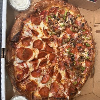 Fernando's Pizza - Large pizza half pepperoni/deluxe - Pizza Near Me - Spring Valley, California