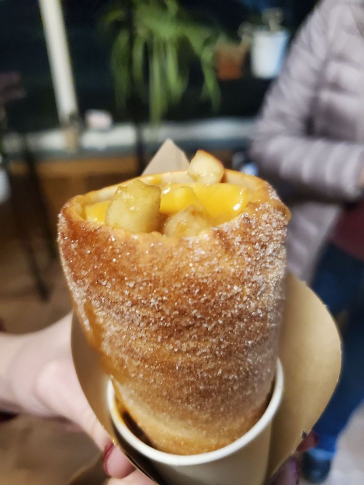 Food from KÜRTÖSKALÁCS