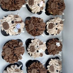 Edible Elegance By Eli - Dozen of cupcakes