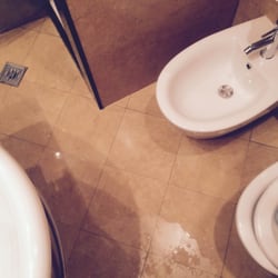 Hotels Central Park - Flooded floor after a shower. (And broken toilet.)