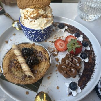 Happy Cake Bistro - Cookie skillet - Bakeries Near Me - New York, New York