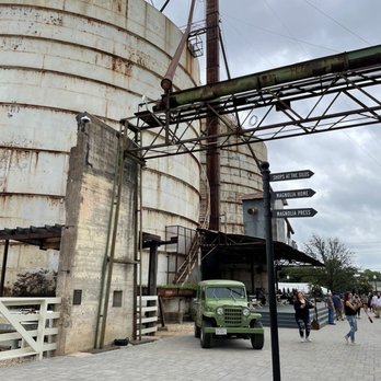 Magnolia Market - Home Decor Near Me - Waco, Texas Magnolia Market - Home Decor Near Me - Waco, Texas