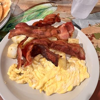 Dale's Pocono Bistro - Breakfast & Brunch Near Me - Bartonsville, Pennsylvania Dale's Pocono Bistro - Breakfast & Brunch Near Me - Bartonsville, Pennsylvania