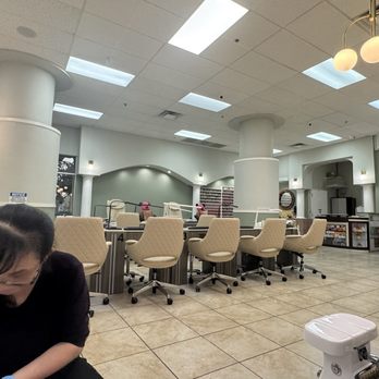 Bella Nails Spa - Inside of salon - Nail Salons Near Me - Brentwood, California