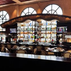The Cheesecake Factory - Bar area