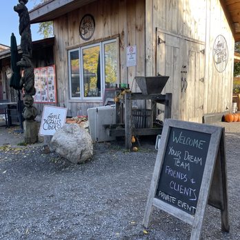 Campbell's Orchards - The Campbell's Orchard & County Market - Farmers Market Near Me - Carrying Place, Ontario