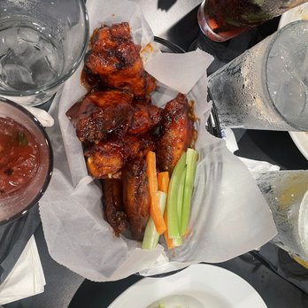 Ben's Next Door - ND Bone-In Wings - Bars Near Me - Washington, DC, District of Columbia