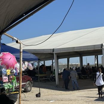 Austin Country Flea Market - Music and dancing - Flea Markets Near Me - Austin, Texas Austin Country Flea Market - Music and dancing - Flea Markets Near Me - Austin, Texas