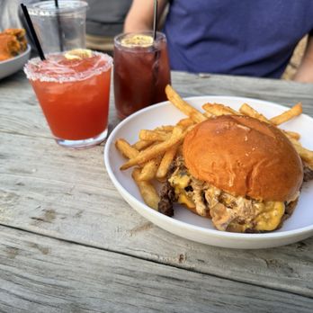 Hillside Hangout - Beer Gardens Near Me - Mt. Juliet, Tennessee