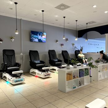 Q Nails - Nail Salons Near Me - La Grange, Texas