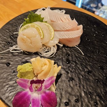 Kusshi - Scallop and yellowtail belly - Sushi Bars Near Me - Vienna, Virginia Kusshi - Scallop and yellowtail belly - Sushi Bars Near Me - Vienna, Virginia