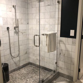 Perry Lane Hotel - Shower - Hotels Near Me - Savannah, Georgia