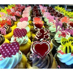 Bennison's Bakery - Valentines @ Bennison's Bakery .Evenston IL Bakery Cakes Cookies Croissants Macarons Great Sandwiches Breads Coffee etc .Cool!