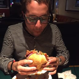 Awesome burger !!! And its super big !!!!