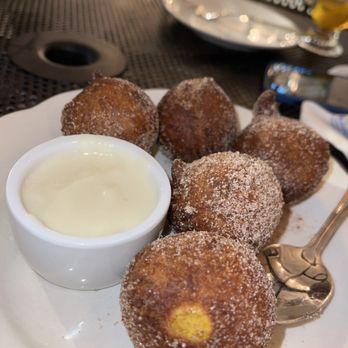 Willow Room - Wine Bars Near Me - Chicago, Illinois Willow Room - Wine Bars Near Me - Chicago, Illinois