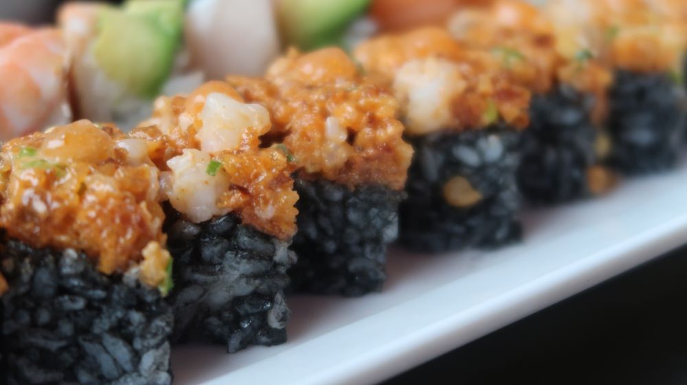 Food from Oshi Poke Bowl and Sushi