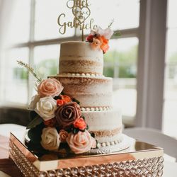 Barnett Sweets - Semi-Naked Wedding Cake (The Bowden - April Pinto Photography)