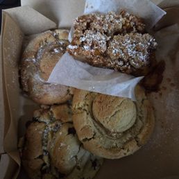Chocolate chip cookie, Snickerdoodle, Peach cobbler cookie